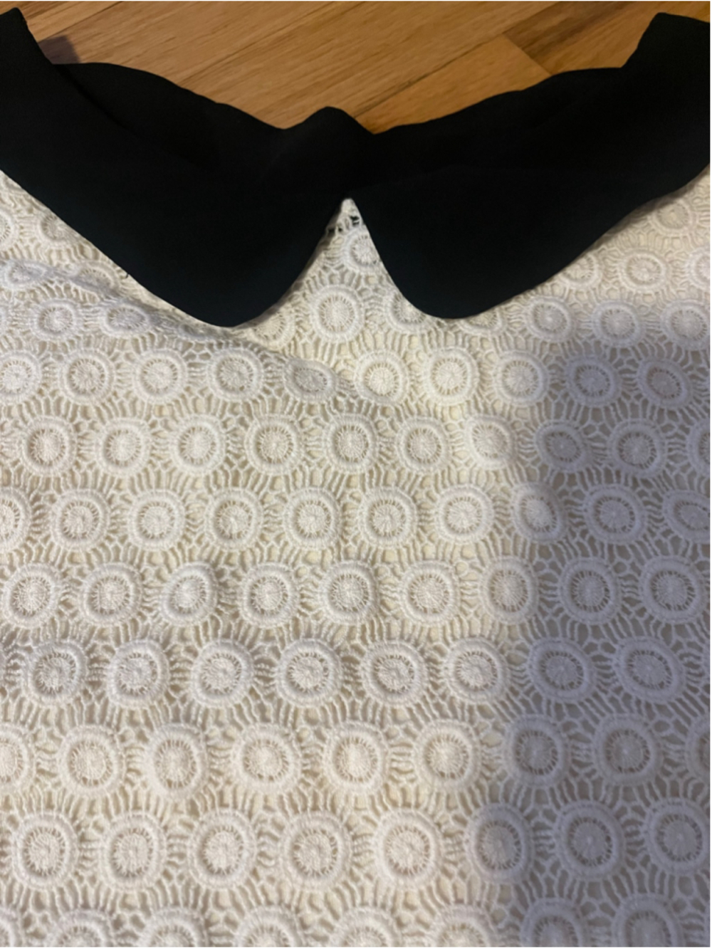 Women's Lilis Closet cream Lace Blouse with Black Collar, Size L - Picture 6 of 6